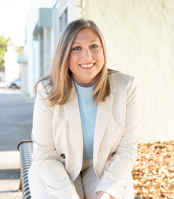 Portrait of Stephanie Barber, Broker ®.